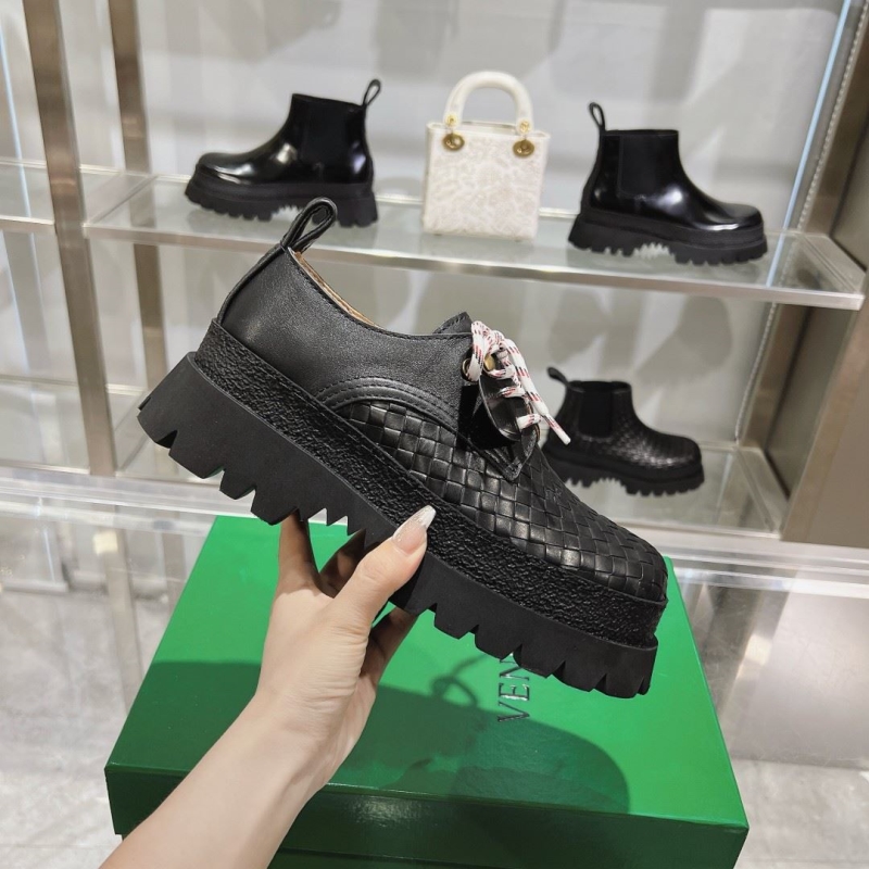 bo*te*ga Ve*ne*ta casual shoes